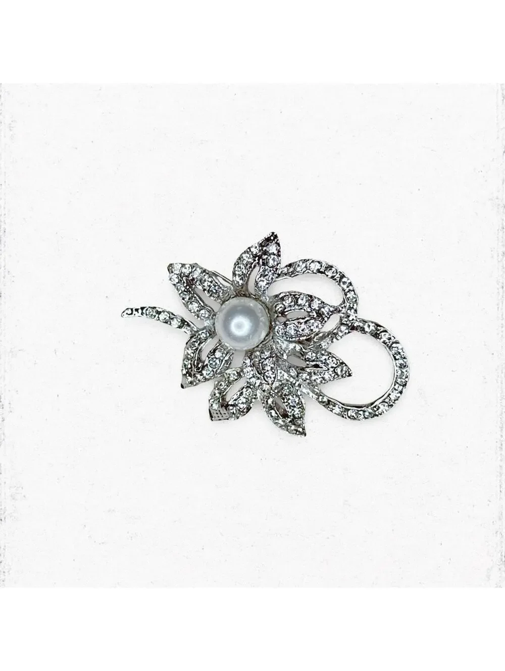165. Silvertone Glass Bling Flower Brooch